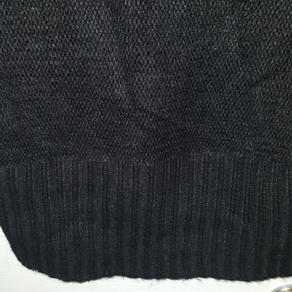 Like new gorgeous BCBG sweater - Picture 3 of 4